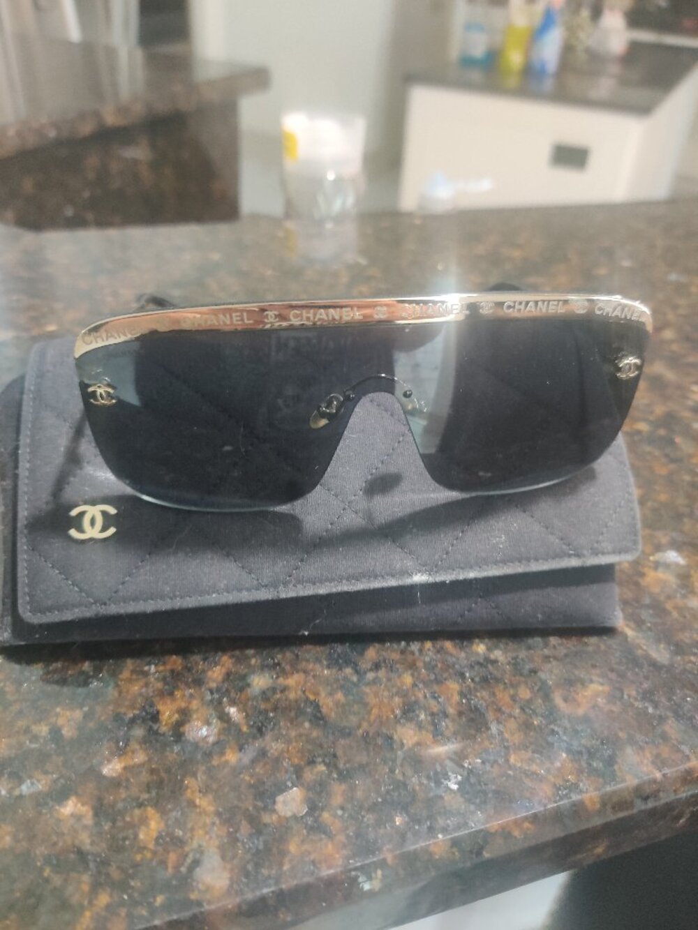 CHANEL Shield sunglasses New - Picture 1 of 6
